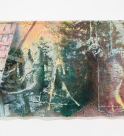 Quatre chevreuils suspendus, Cassandre Boucher, Sérigraphie sur tissu, 78 x 135 cm, 2021 © Cassandre Boucher Quatre chevreuils suspendus, Cassandre Boucher, Sérigraphie sur tissu, 78 x 135 cm, 2021 © Cassandre Boucher