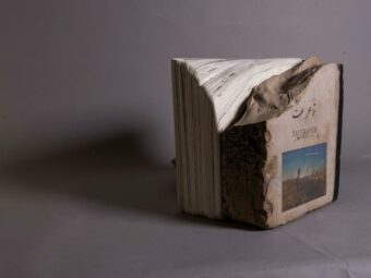 Ter'arat, Ali Arkady, monolithographie, livre-pierre, 42 pages, 22x22x14,5 cm, 2025 Ter'arat, Ali Arkady, monolithographie, livre-pierre, 42 pages, 22x22x14,5 cm, 2025